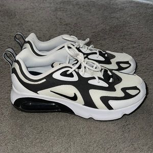 Nike Womens 8.5 Air Max 200